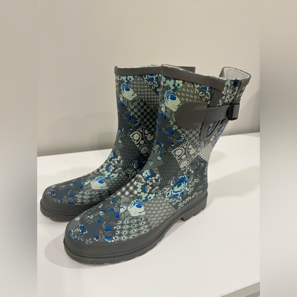 Women’s rain boots - Picture 1 of 7